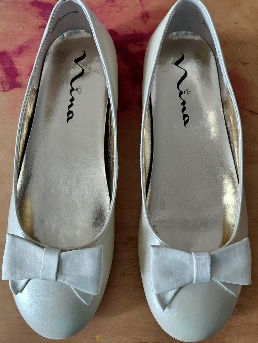 Nina Ivory Bow Sz 5 Ballet Flats Comfort Dressy Formal Casual Non Marking Bottom